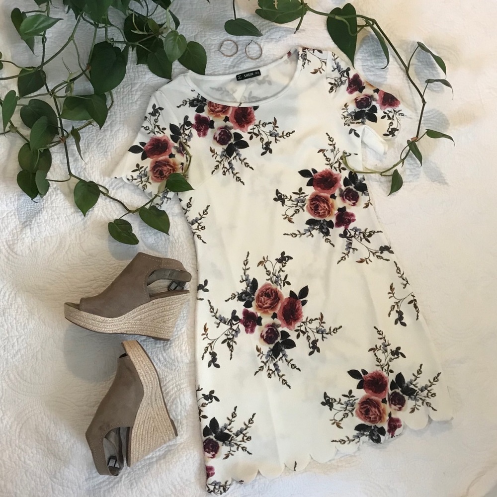 Scalloped shift Dress-Flower Pattern